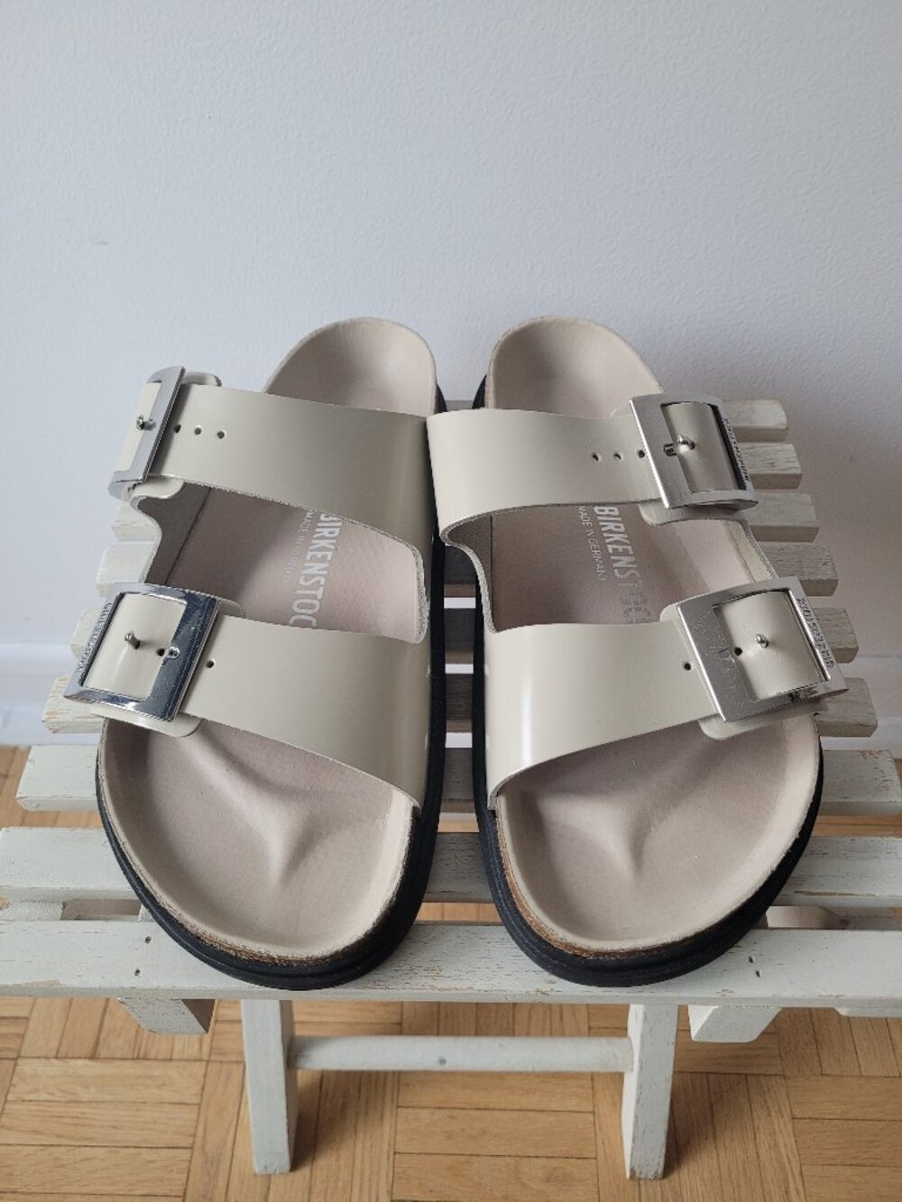 Birkenstock NWOT "Arizona" Droplet Buckle Natural Leather Patent Sandals-Size 39
